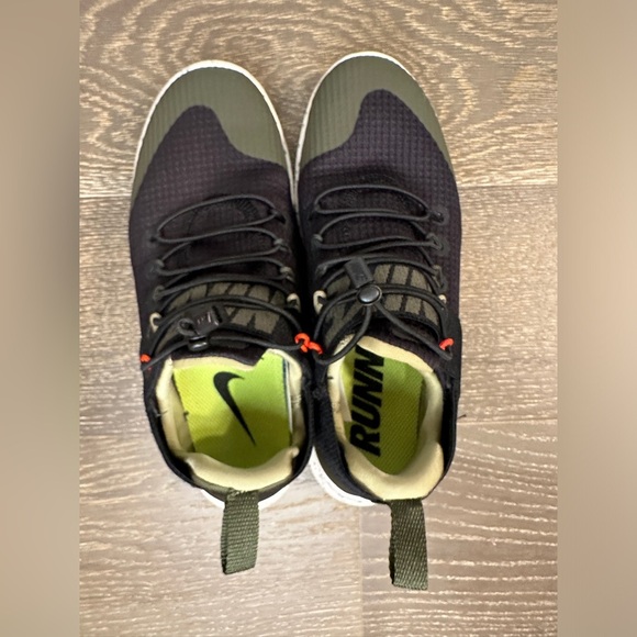 Women’s Nike Free RN Commuter Sneaker - Picture 6 of 11